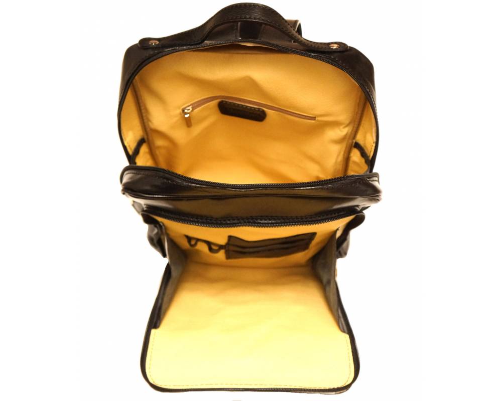 The Roberto - Men's Italian Leather Backpack – Crafted Elegance (Copy)