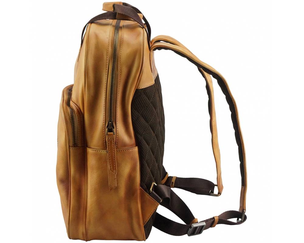 The Roberto - Men's Italian Leather Backpack – Crafted Elegance (Copy)