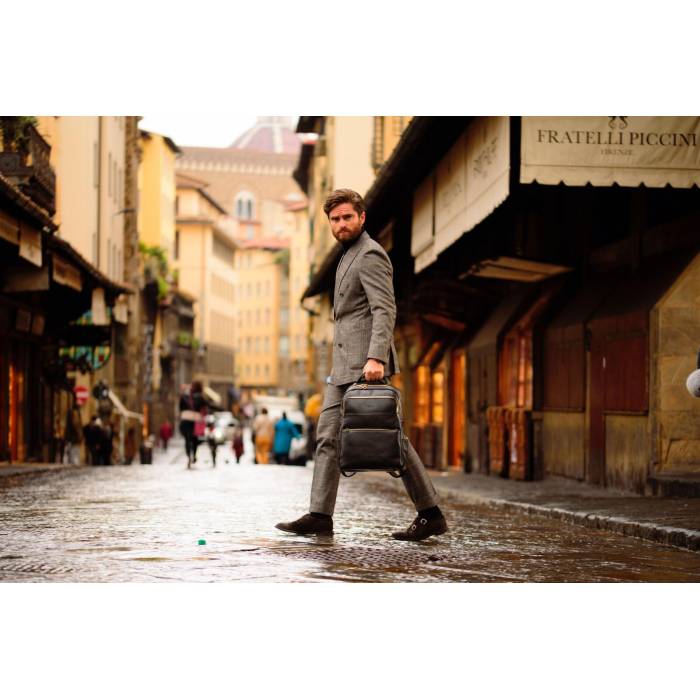 The Roberto - Men's Italian Leather Backpack – Crafted Elegance (Copy)